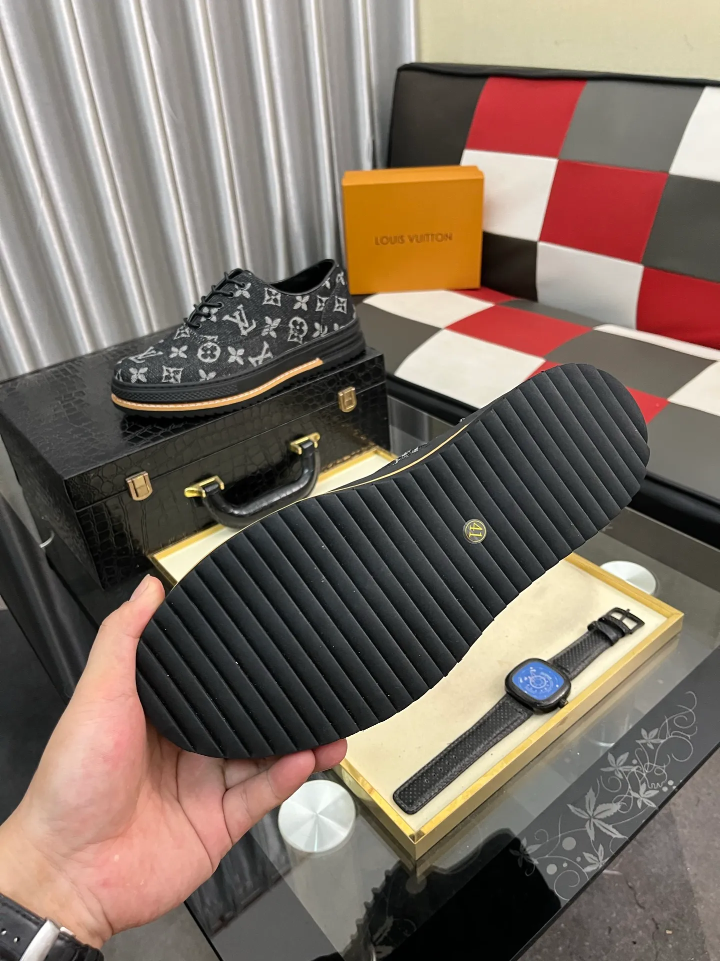 Men's Men's Shoes 💰420⌚️⌚️🇮🇹🇮🇹LV Louis Vuitton. The latest trendy casual shoes are popular in physical stores in sizes 38-44. New spring and summer comfortable imported custom original cowhide, unique jacquard fabric element design. Paired with sheepskin lining, Lv original bottom, [taiyang][taiyang] high-end packaging and high quality💪Details determine the quality, you can enter and leave the counter at will, welcome to compare🇮🇹